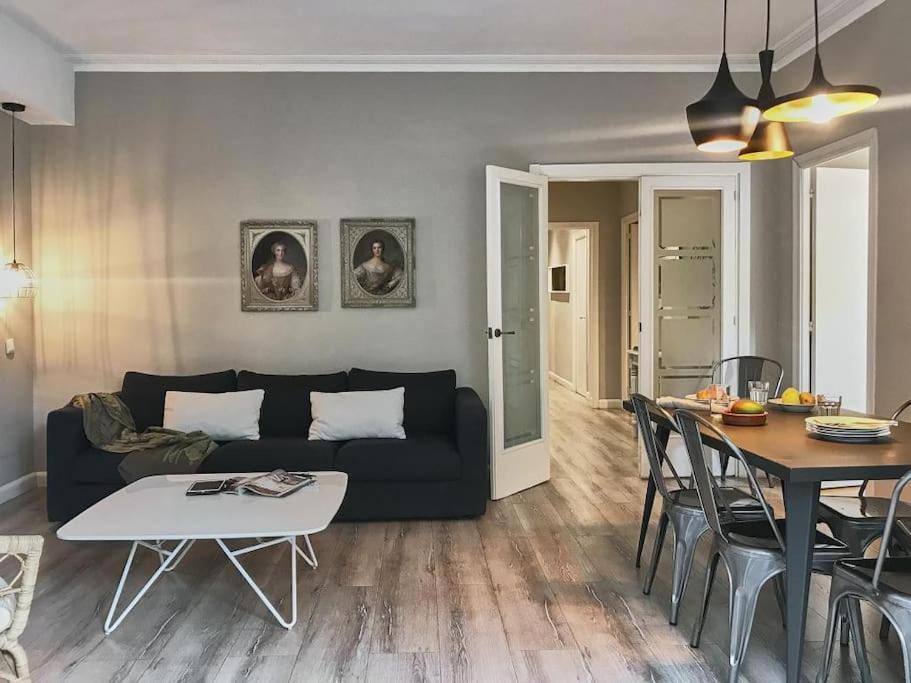 Magnificent 4 Bedroom Apartment In Eixample Barcelona Exteriér fotografie